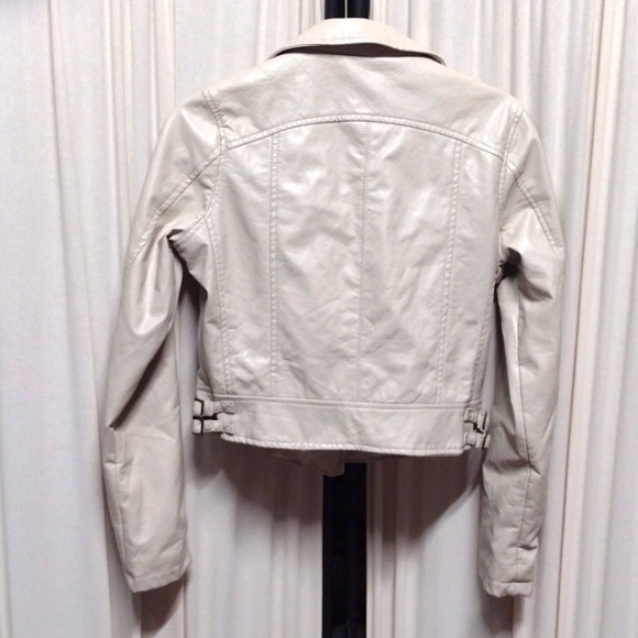 Vegan faux leather jacket size medium. (On the smaller side) - Picture 4 of 4